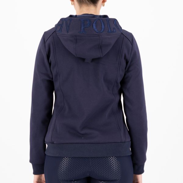 Die HV POLO Damen Sweatjacke "Deborah" in der Farbe Blau mit der Artikelnummer 0401093564-5001 ist die ideale Ergänzung für sportliche Aktivitäten im Reitsport. Diese Sweatjacke vereint Funktionalität und Stil, um Ihnen beim Training oder Reiten höchsten Komfort zu bieten. Die HV POLO Damen Sweatjacke "Deborah" kann auf der Website www.Hotti24.de erworben werden. Sie steht in Grün zur Verfügung und ist eine hervorragende Wahl für Reiterinnen, die Qualität und Mode gleichermaßen schätzen.