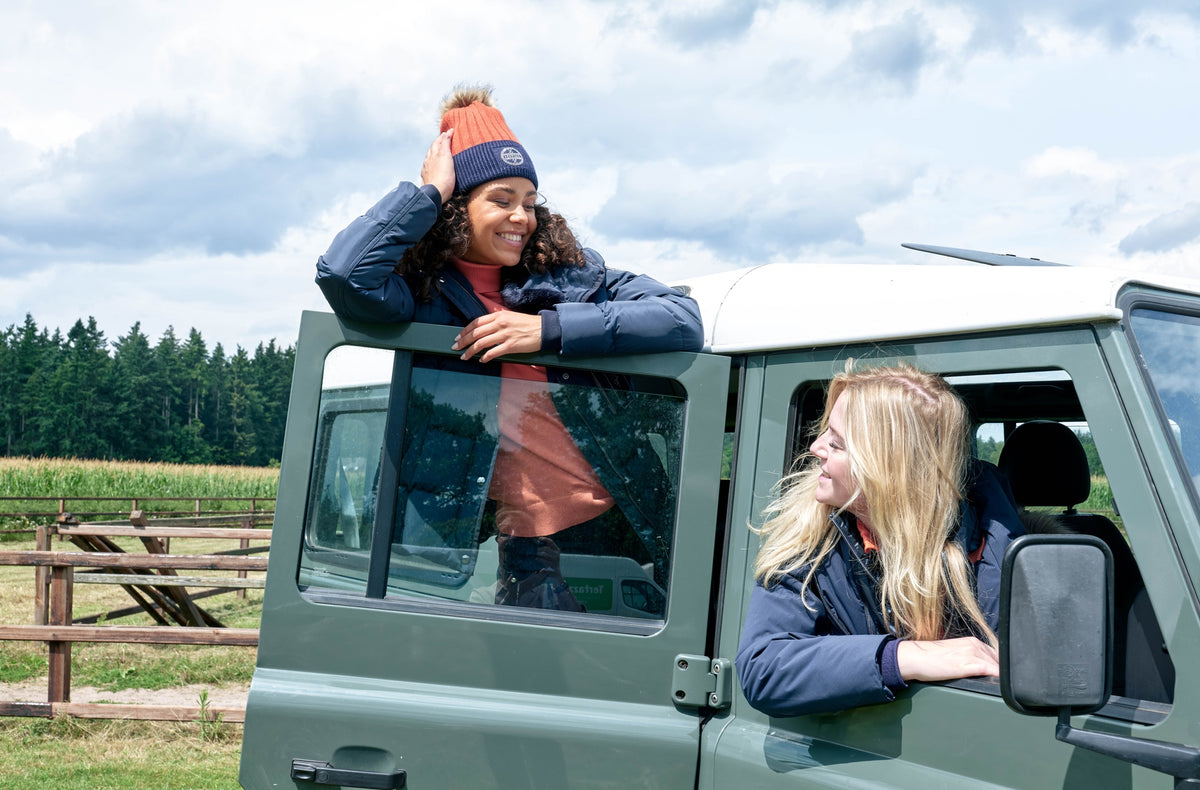 Die vorliegende Datei enthält Informationen über die HV POLO Damen Winterjacke "Jacky" in Blau mit der Artikelnummer 0406093551-5001. Leider sind aufgrund der begrenzten Bandbreite oder Sehbeeinträchtigung keine weiteren Details oder Bilder verfügbar. Sie ist erhältlich unter www.Hotti24.de.