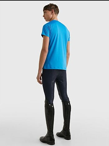 Tommy Hilfiger Equestrian® - Herren T-Shirt Performance Blau, mit Rundhalsausschnitt und Wappenaufdruck auf der linken Brust. Hergestellt aus einem schnell trocknenden, desodorierenden Material Artikelnummer th07msst302-030 erhältlich bei www.Hotti24.de