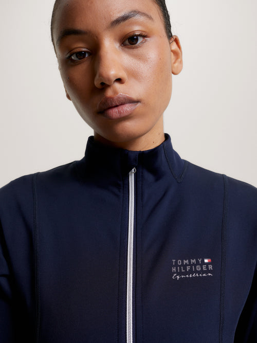 Tommy Hilfiger Equestrian® »Damen Trainingsjacke Atlanta Blau, taillierte Trainingsjacke Atlanta hat einen klaren, taillierten Look für eine elegante Silhouette und wurde aus einem 4-Wege-Stretch-, schnell trocknenden, atmungsaktiven Stoff Artikelnummer th13wjac697-004 erhältlich bei www.Hotti24.de