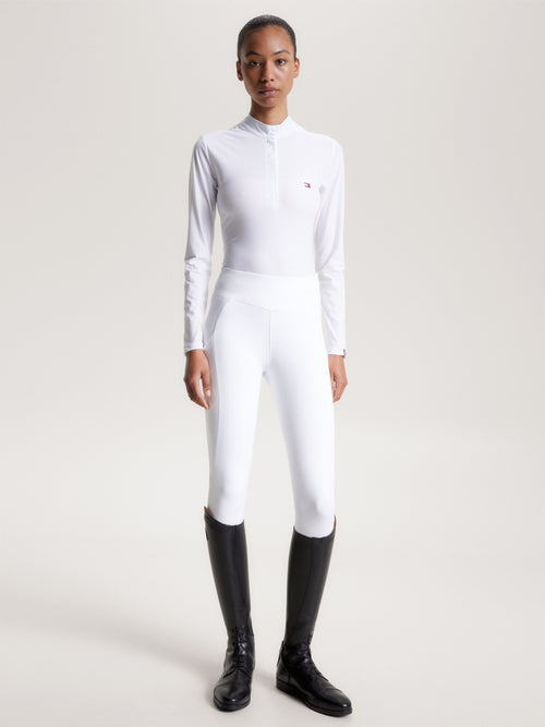 Tommy Hilfiger Equestrian® »Damen Turniershirt Chelsea Weiß Langarm, aus einem 4-Wege-Stretchmaterial mit dezenter Textur, das Sie kühl und trocken hält, wenn es darauf ankommt, und einem schicken Stehkragen mit Druckknopfverschluss Artikelnummer th13wsls758-001 erhältlich bei www.Hotti24.de