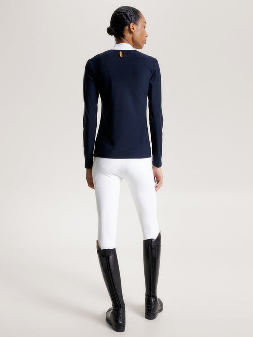 Tommy Hilfiger Equestrian® »Damen Turniershirt Chelsea Blau Langarm, aus einem 4-Wege-Stretchmaterial mit dezenter Textur, das Sie kühl und trocken hält, wenn es darauf ankommt, und einem schicken Stehkragen mit Druckknopfverschluss Artikelnummer th13wsls758-004 erhältlich bei www.Hotti24.de