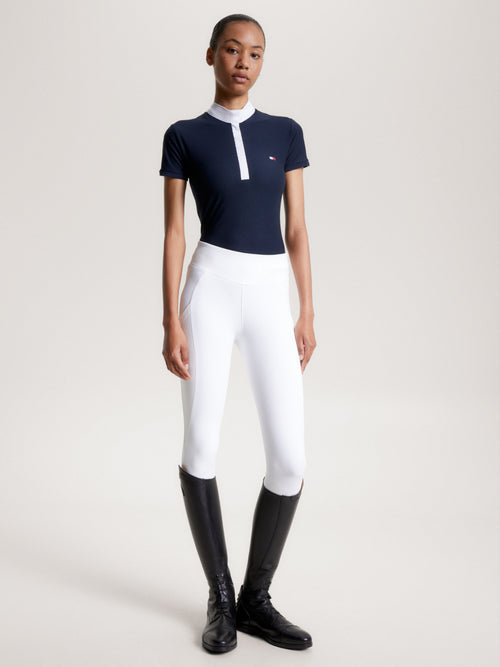 Tommy Hilfiger Equestrian® »Damen Turniershirt Chelsea Blau, aus einem 4-Wege-Stretchmaterial mit dezenter Textur, das Sie kühl und trocken hält, wenn es darauf ankommt, und einem schicken Stehkragen mit Druckknopfverschluss Artikelnummer th13wsss678-004 erhältlich bei www.Hotti24.de