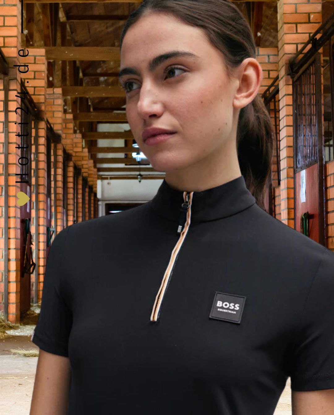 BOSS Equestrian »Damen Turniershirt Mila Schwarz, vereint Eleganz mit sportlichem Design. Der Halbarm und die Signature Stripe Paspelierung entlang des Reißverschlusses verleihen dem Shirt Artikelnummer b3w0412-001 erhältlich bei www.Hotti24.de