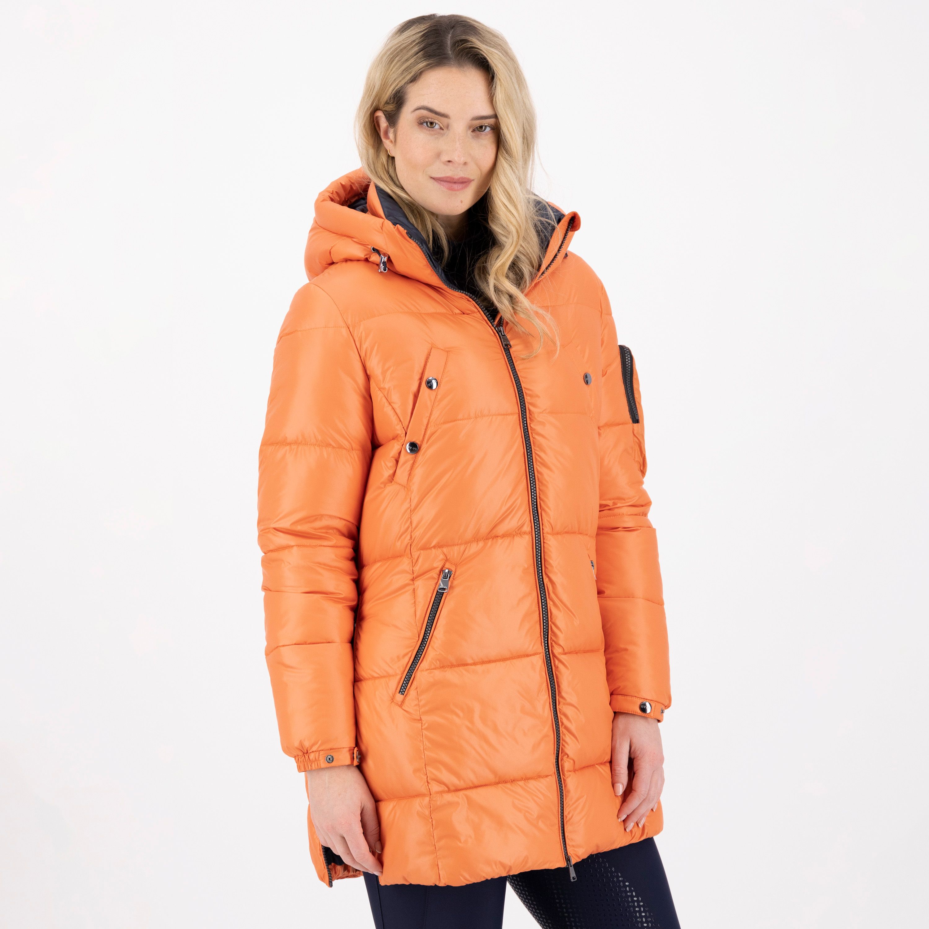 Die vorliegende Datei enthält Informationen über den HV POLO Damen Parka "Claire" in der Farbe Orange mit der Artikelnummer 0406093553-3087. Diese stilvolle Parka-Jacke kann auf der Website www.Hotti24.de erworben werden.