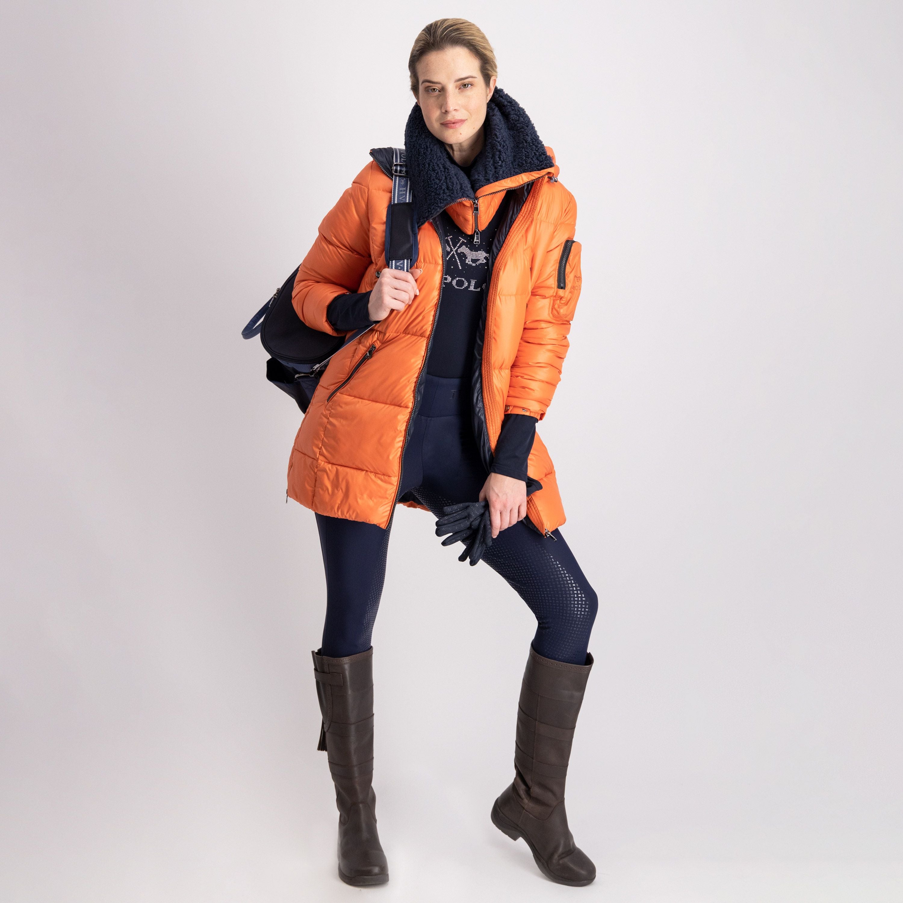 Die vorliegende Datei enthält Informationen über den HV POLO Damen Parka "Claire" in der Farbe Orange mit der Artikelnummer 0406093553-3087. Diese stilvolle Parka-Jacke kann auf der Website www.Hotti24.de erworben werden.