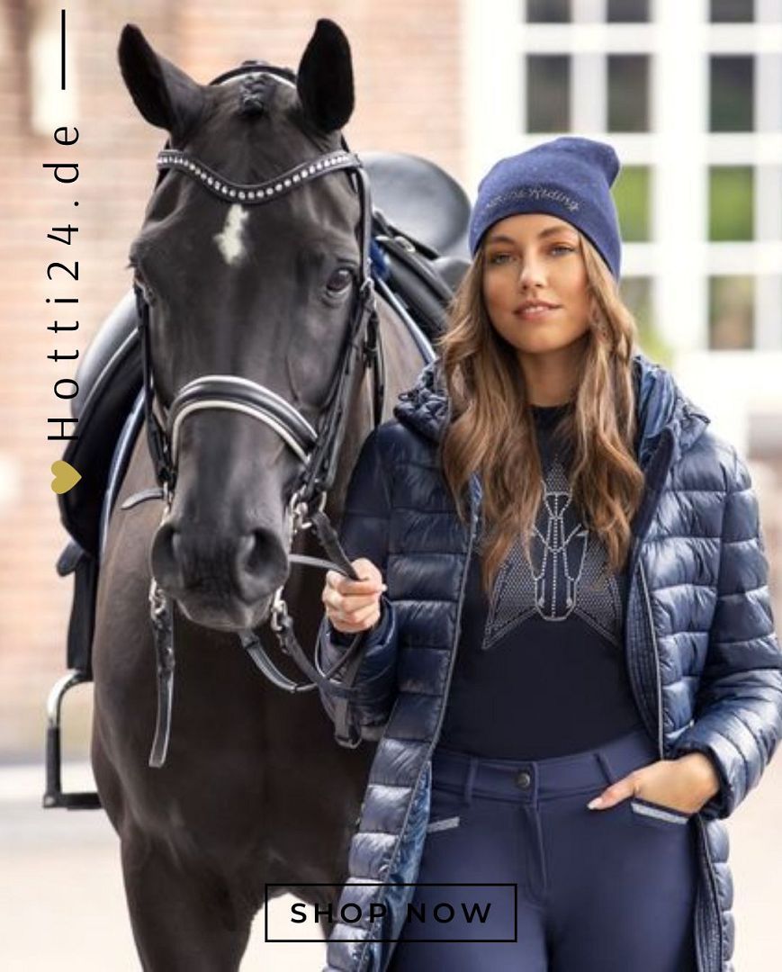 Imperial Riding Beanie "Imperial Chic" in Navy (Artikelnummer: KL20321010-5001) ist ein modisches Accessoire, das nicht nur warm hält, sondern auch einen Hauch von Eleganz verleiht. Diese Beanie ist in einem klassischen Navy-Blau erhältlich und perfekt für Pferdeliebhaber und Reiter. Sie können dieses stilvolle Beanie auf www.Hotti24.de erwerben, um sich warm und schick zu halten.