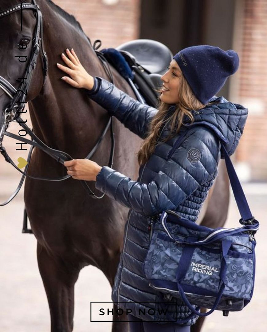 Imperial Riding Beanie "Imperial Chic" in Navy (Artikelnummer: KL20321010-5001) ist ein modisches Accessoire, das nicht nur warm hält, sondern auch einen Hauch von Eleganz verleiht. Diese Beanie ist in einem klassischen Navy-Blau erhältlich und perfekt für Pferdeliebhaber und Reiter. Sie können dieses stilvolle Beanie auf www.Hotti24.de erwerben, um sich warm und schick zu halten.