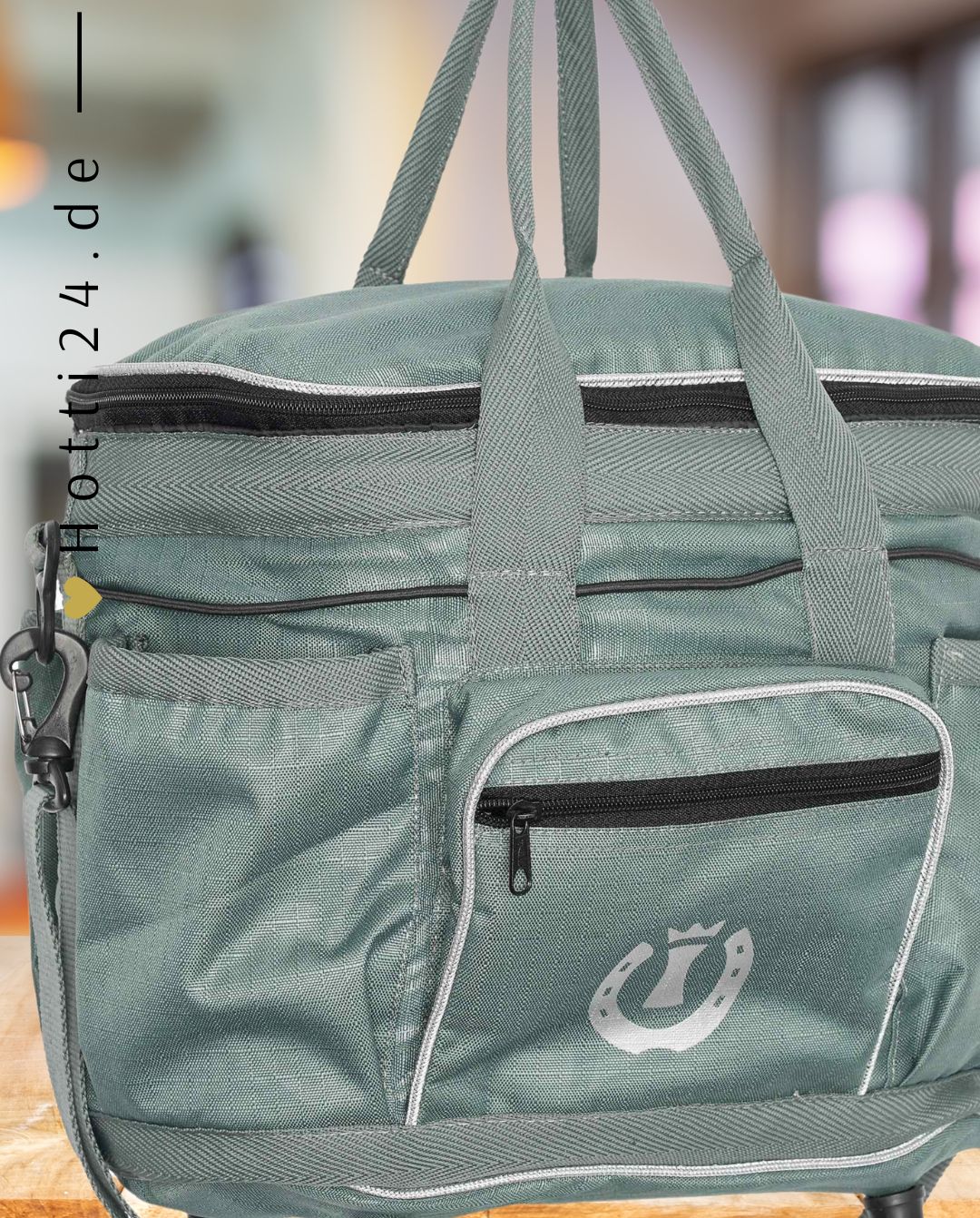 Imperial Riding »Putztasche IRHClassic Türkis, bietet viel Platz mit mehreren Fächern, bietet sie ausreichend Platz für Bürsten, Kämme und andere Pflegeutensilien Artikelnummer st68121005-6112 erhältlich bei www.Hotti24.de - Putztasche Details