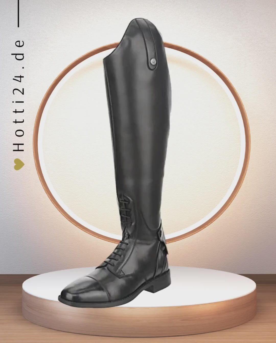 Video Suedwind »Reitstiefel CURVY AM® Schwarz - Top Innovations Gewinner 2023, wurde speziell für Reiter mit kräftigen Waden entwickelt. Die innovative Konstruktion ermöglicht die Anpassung des Stiefels an verschiedene Wadenweiten durch austauschbare Einsätze Artikelnummer 101422102711 erhältlich bei www.Hotti24.de