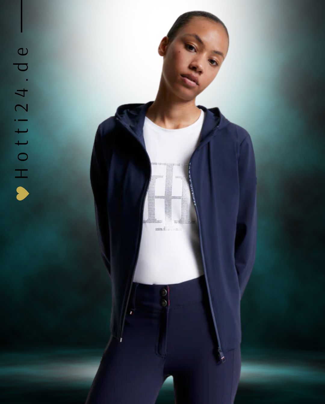 Tommy Hilfiger Equestrian® »Damen Windjacke Chicago Blau, mit Kapuze, wasserdichtem Frontreißverschluss mit Tommy Hilfiger-Aufdruck, Silicon-Flag-Label auf der linken Brust, 2 Seitentaschen mit Reißverschluss und technischem Schriftzug auf der Rückseite Artikelnummer th07wjac302-004 erhältlich bei www.Hotti24.de