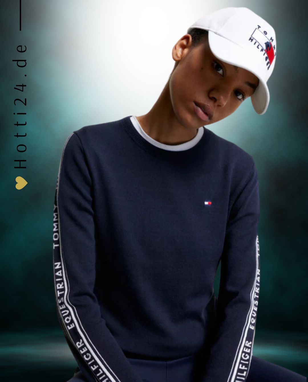 Tommy Hilfiger Equestrian® »Damen Pullover Seattle Blau, mit dem charakteristischen Tommy Hilfiger Jacquard Branding entlang der Ärmel und dem klassischen kleinen Flaggenlogo auf der Brust für eine coole, sportliche Variante des klassischen Pullovers Artikelnummer th13wswe673-004 erhältlich bei www.Hotti24.de