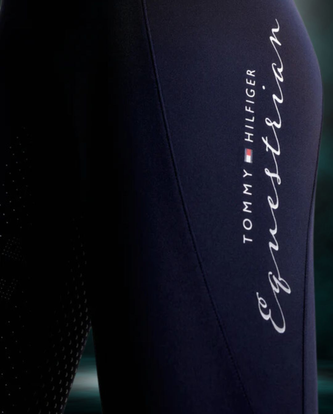 Tommy Hilfiger Equestrian »Damen Sommer Reitleggings Tampa FullGrip Blau, kombiniert Sicherheit mit Stil und bieten maximale Dehnbarkeit und Komfort im und außerhalb des Sattels. Ausgestattet mit einem reflektierenden Bund und reflektierenden Stoffeinsätzen Artikelnummer th13wfle682-004 erhältlich bei www.Hotti24.de