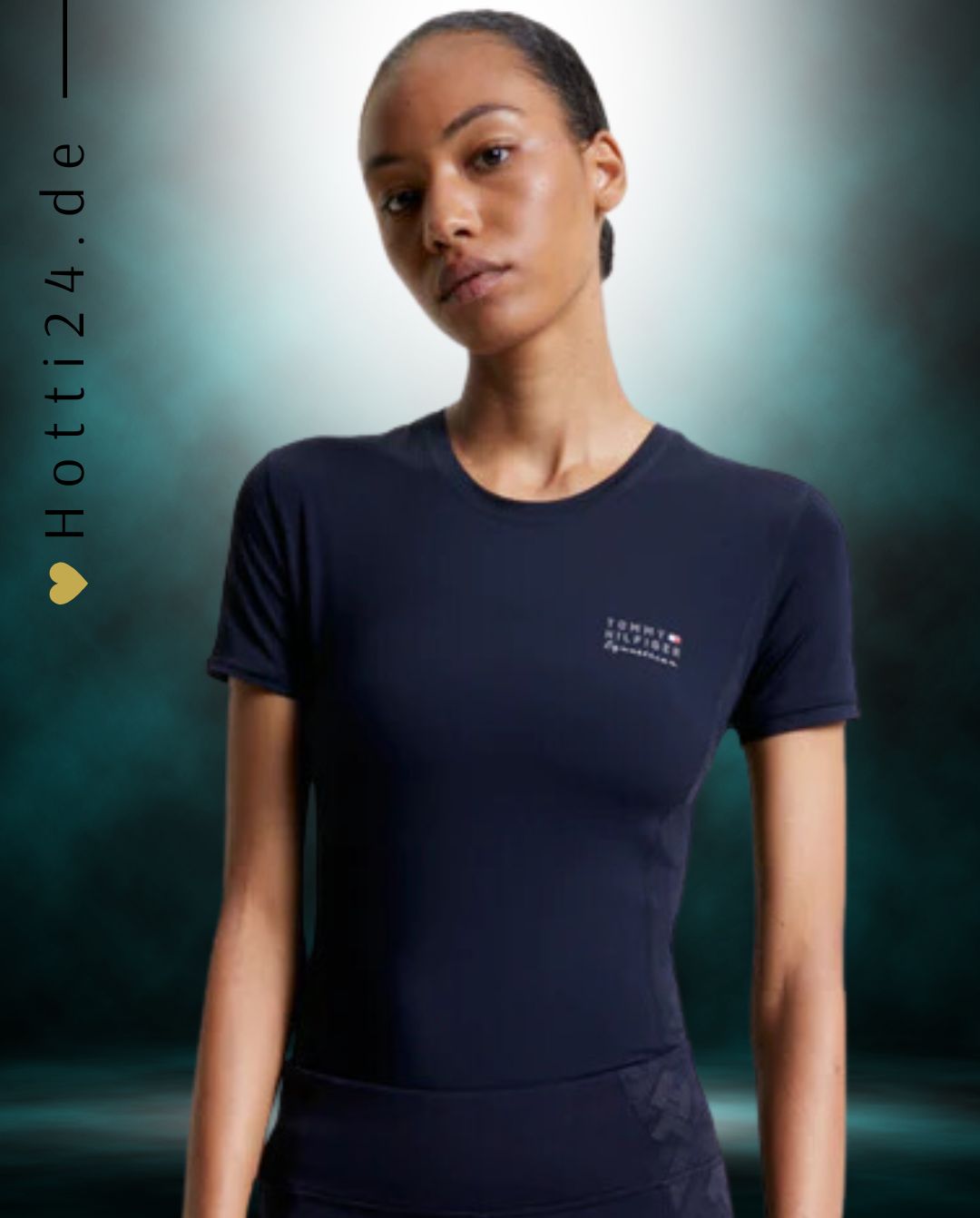 Tommy Hilfiger Equestrian® »Damen T-Shirt Boston Blau, mit zusätzlichem Stretch für eine sportlichere Leistung im und außerhalb des Sattels. Mit Tommy Hilfiger Equestrian Logodruck auf der Brust und reflektierende Monogram Stoffeinsätze Artikelnummer th13wsst689-045 erhältlich bei www.Hotti24.de