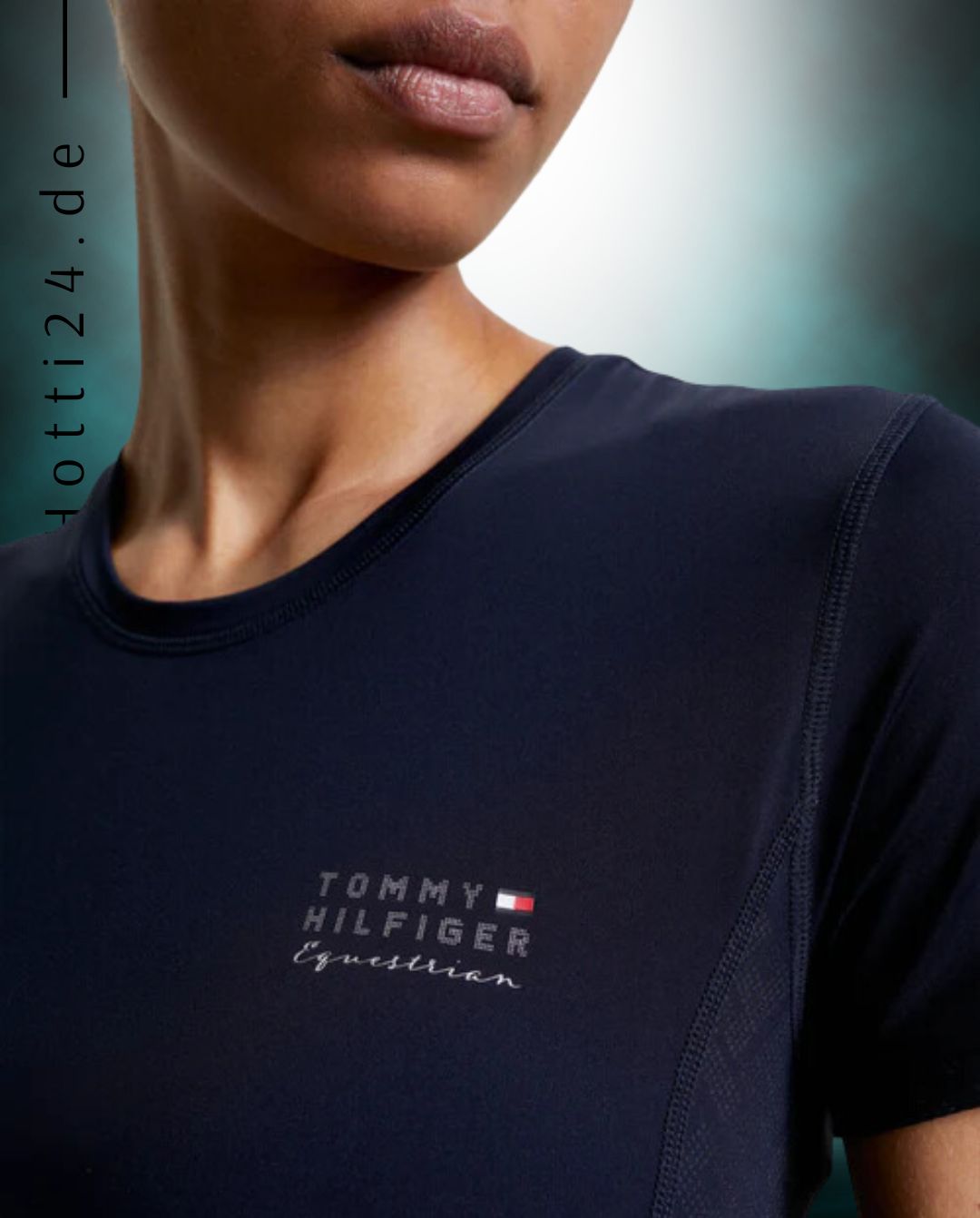 Tommy Hilfiger Equestrian® »Damen T-Shirt Boston Blau, mit zusätzlichem Stretch für eine sportlichere Leistung im und außerhalb des Sattels. Mit Tommy Hilfiger Equestrian Logodruck auf der Brust und reflektierende Monogram Stoffeinsätze Artikelnummer th13wsst689-045 erhältlich bei www.Hotti24.de