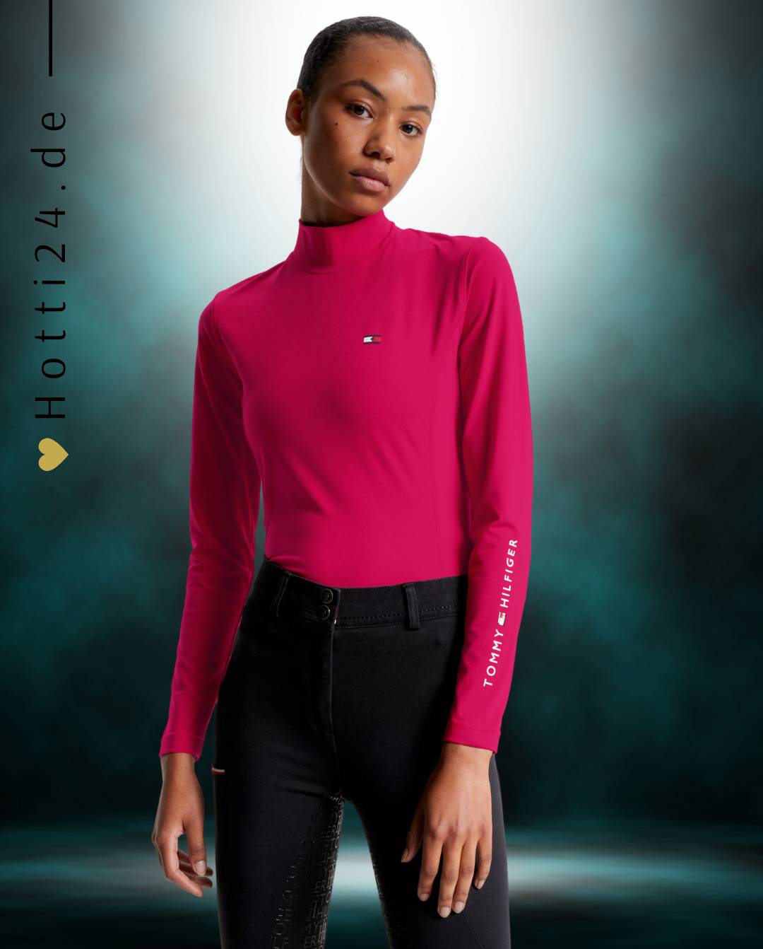 Damen-Trainingshirt von Tommy Hilfiger mit der Bezeichnung "Baselayer TH08WLST432-040" in der Farbe Pink. Dieses Trainingshirt ist auf der Webseite www.hotti24.de erhältlich. Es wurde speziell für Damen entworfen, um Stil und Komfort während sportlicher Aktivitäten zu bieten.  Zusätzlich sind in der Datei Bilder des Trainingsshirts aus verschiedenen Blickwinkeln enthalten: von vorne, von der Seite und von hinten