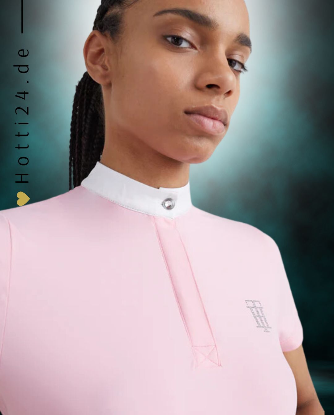 Tommy Hilfiger Equestrian® »Damen Turniershirt mit Strass Rosa, mit Stehkragen und verdeckter Knopfleiste. Sichtbarer Strassknopf am Kragen und TH-Strassapplikation auf der linken Brust. Hergestellt aus einem schnell trocknenden, desodorierenden Stoff Artikelnummer th07wsss301-029 erhältlich bei www.Hotti24.de