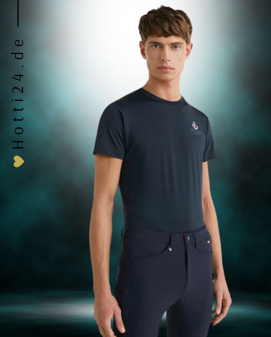 Tommy Hilfiger Equestrian® - Herren T-Shirt Performance Blau, mit Rundhalsausschnitt und Wappenaufdruck auf der linken Brust. Hergestellt aus einem schnell trocknenden, desodorierenden Material Artikelnummer th07msst302-004 erhältlich bei www.Hotti24.de