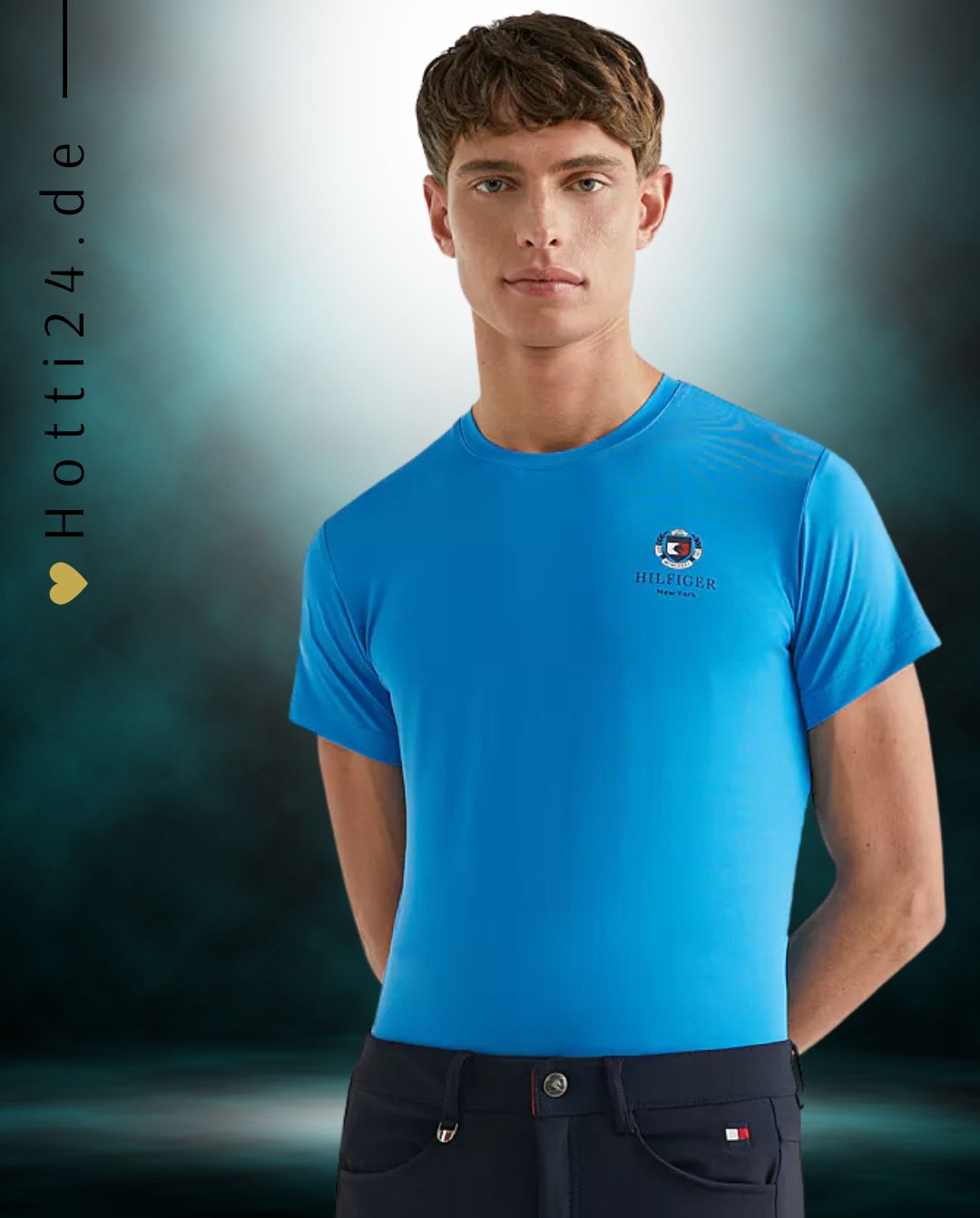 Tommy Hilfiger Equestrian® - Herren T-Shirt Performance Blau, mit Rundhalsausschnitt und Wappenaufdruck auf der linken Brust. Hergestellt aus einem schnell trocknenden, desodorierenden Material Artikelnummer th07msst302-030 erhältlich bei www.Hotti24.de