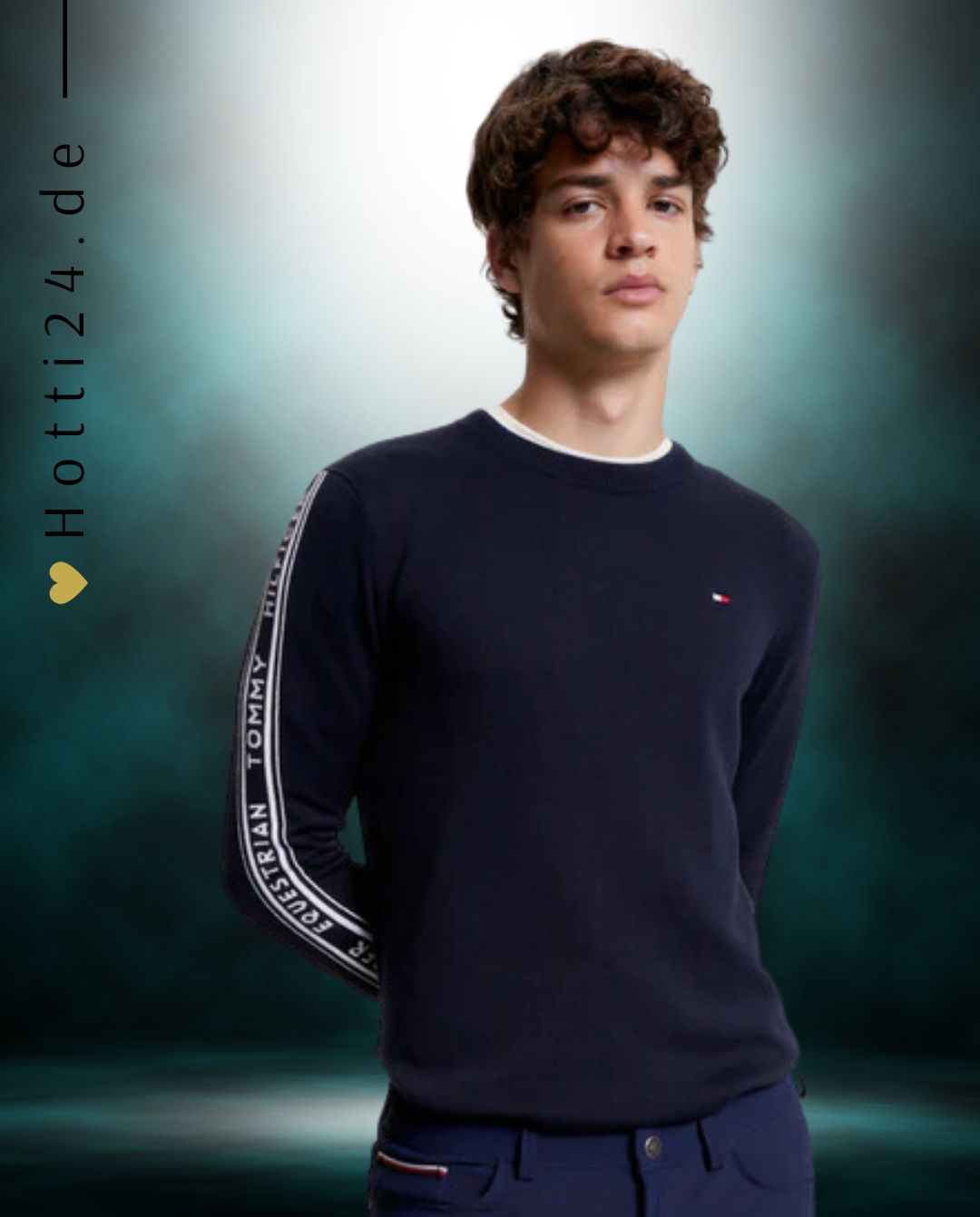 Tommy Hilfiger Equestrian® »Herren Pullover Seattle Blau, mit dem charakteristischen Tommy Hilfiger Jacquard Branding entlang der Ärmel und dem klassischen kleinen Flaggenlogo auf der Brust für eine coole, sportliche Variante des klassischen Pullovers Artikelnummer th13mswe776-004 erhältlich bei www.Hotti24.de