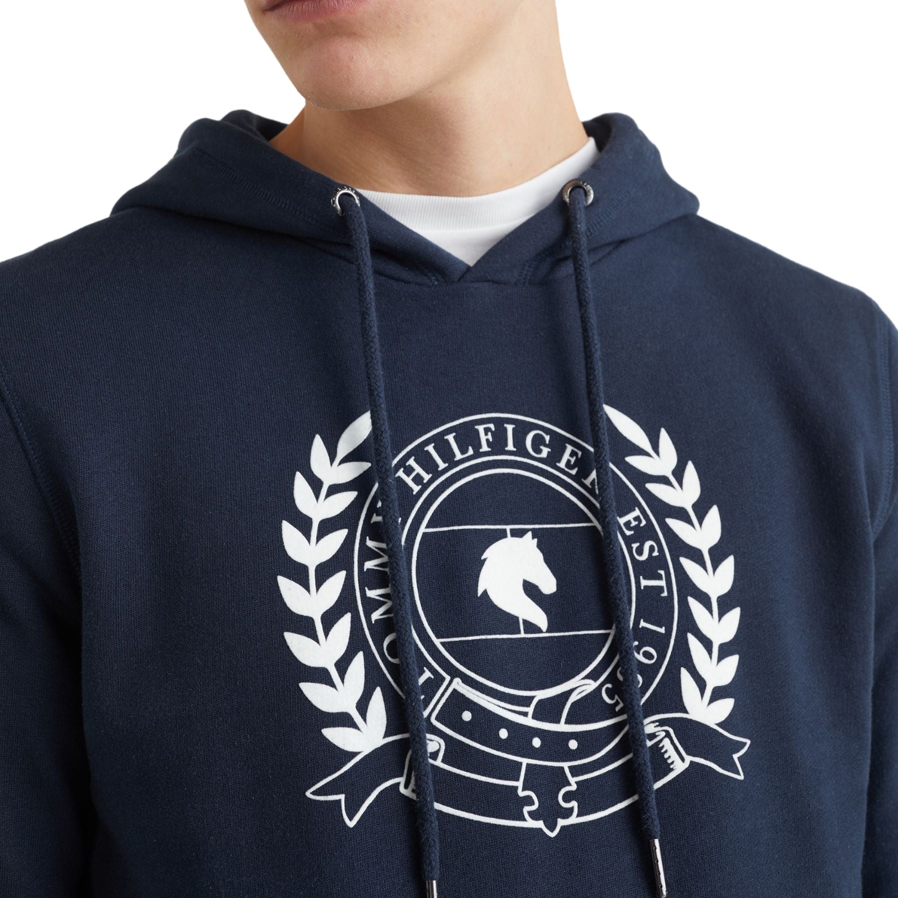 Tommy Hilfiger Equestrian® »Herren Hoodie Blau, mit aufgerauhter Innenseite. Ripp-Bündchen an Ärmelabschlüssen und Saum, Kapuze mit runden Kordeln mit Metalkordelenden. Kangaroo-Tasche mit versteckter Reissverschlusstasche, Logo Flock-Druck Artikelnummer TH10135-004 erhältlich bei www.Hotti24.de